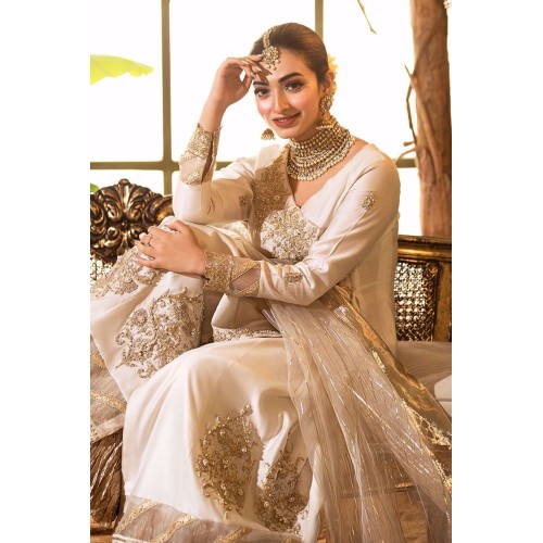 White Julia Angrakha